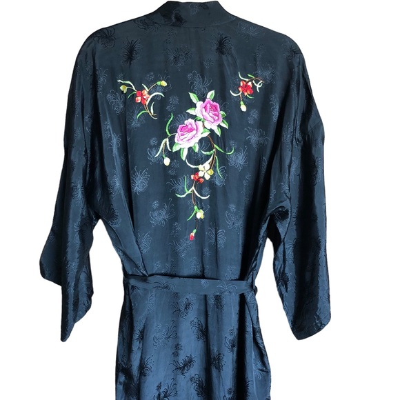 Golden Bee Vintage Floral Embroidered Black Rayon Robe Size Medium - Picture 2 of 10